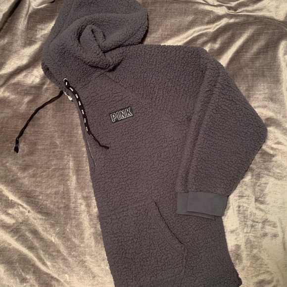PINK Victoria's Secret Jackets & Blazers - 💕 (GRAY) VS PINK SHERPA HOODIE 💕
